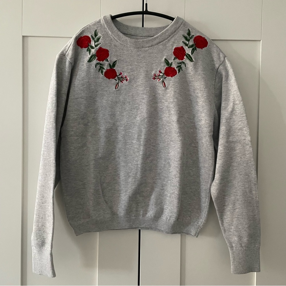 Women H&M Grey Long Sleeve Crewneck Sweater with Red Roses Embroidered